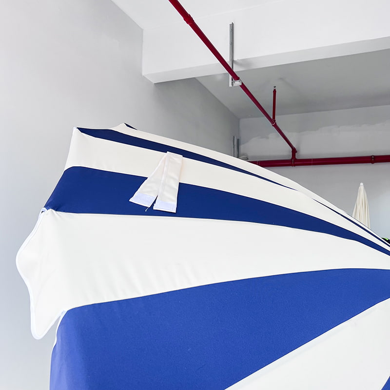 Payung Pagoda Patchwork Biru Dan Putih 2.5M